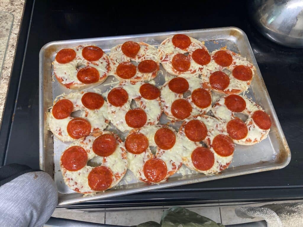 IMG_2305 easy pizza bagels